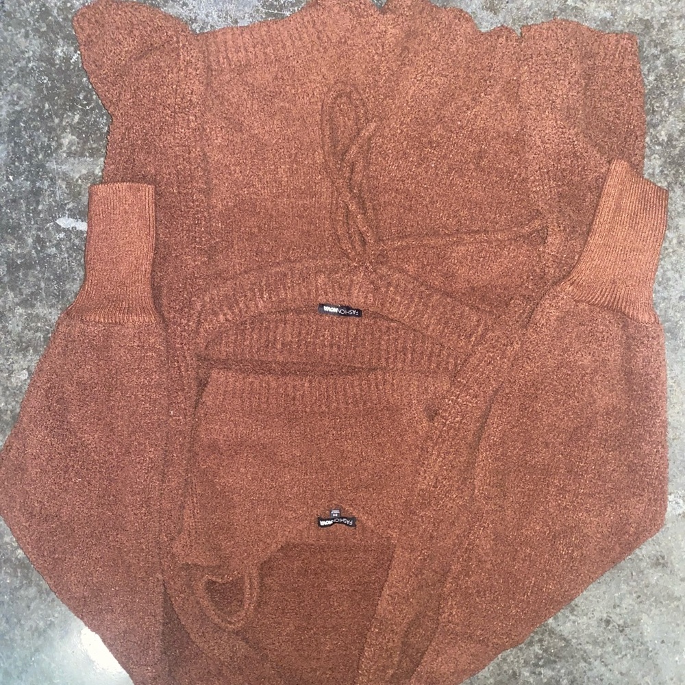 ❗️this is a 3 piece set no less than $10❗️cardigan,shorts and crop top/tank top